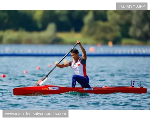 皮划艇选手骑浪冲顶爆发惊人大吼引全网模仿